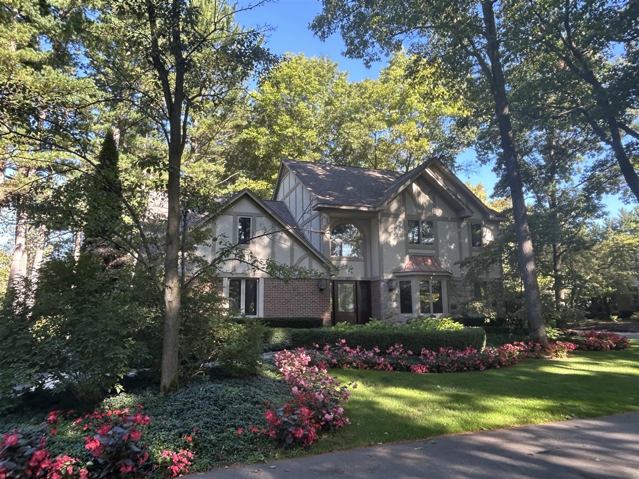 Kirksway Ln, Lake Orion, MI 48362