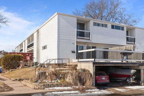 1416 W 2nd Avenue, OSHKOSH, WI, 54902 | Card Image