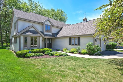 18465 Saint Andrew Ct, BROOKFIELD, WI, 53045-1982 | Card Image