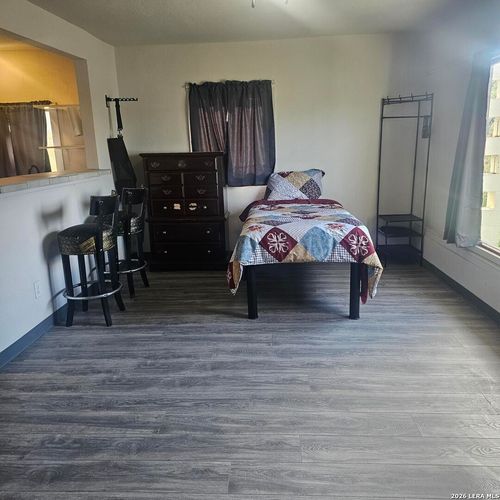 a-1211 Gladstone, San Antonio, TX, 78225-2427 | Card Image