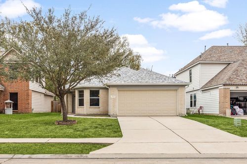 16945 Scenic Knl, Conroe, TX, 77385-2763 | Card Image