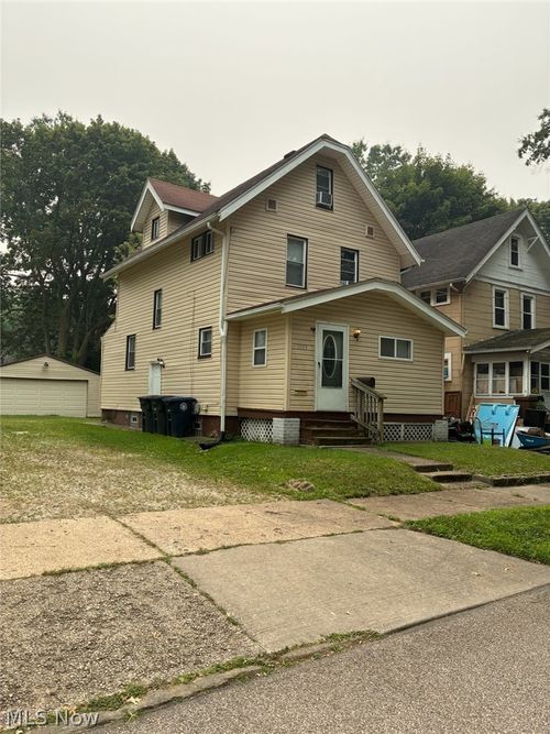 1059 Schumacher Ave, Akron, OH, 44307-1727 | Card Image