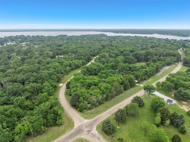 Access lot from two roads. | Image 4