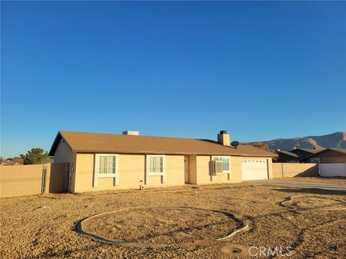 10767 Kiowa Rd, Apple Valley, CA, 92308-7901 | Card Image