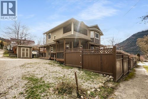 704 Fell St, Nelson, BC, V1L3M9 | Card Image