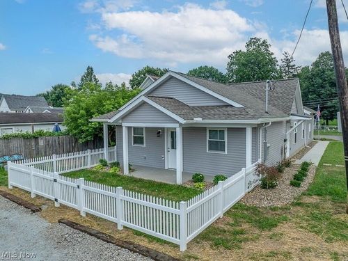 347 Ray Ave Ne, New Philadelphia, OH, 44663-3956 | Card Image