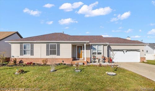 46651 Heather Ln, Chesterfield, MI, 48051-2887 | Card Image