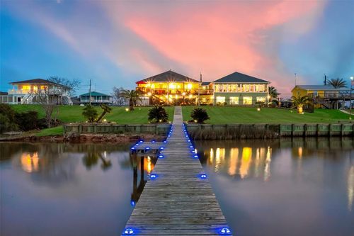 792 W Bayshore Dr, Palacios, TX, 77465-1424 | Card Image