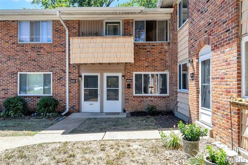 10661 Carroll Wood Way, Saint Louis, MO, 63128-1316 | Card Image