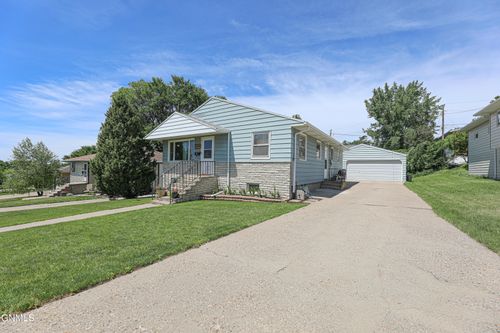 2214 E Ave E, Bismarck, ND, 58501 | Card Image