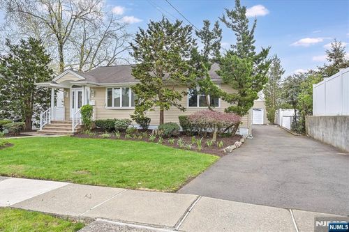 520 Hamilton Ave, Hasbrouck Heights, NJ, 07604-2518 | Card Image