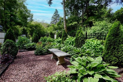 8 Old Park Rd, Tuxedo Park, NY, 10987-4204 | Card Image