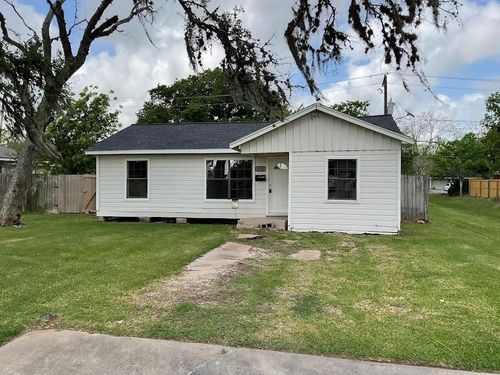 135 Huisache St, Lake Jackson, TX, 77566-4235 | Card Image
