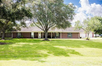 1690 County Road 965, House other with 3 bedrooms, 2 bathrooms and null parking in Alvin TX | Image 2