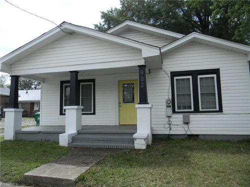 902 Meredith St, High Point, NC, 27260-5652 | Card Image