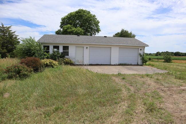 21003 550 East St, House other with 4 bedrooms, 2 bathrooms and 5 parking in Sheffield IL | Image 4
