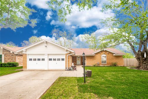 3041 Portales Dr, Fort Worth, TX, 76116-4824 | Card Image