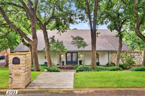 2703 Chinquapin Oak Ln, Arlington, TX, 76012-2843 | Card Image