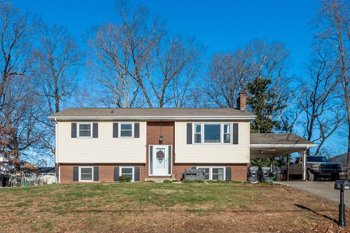 5949 Village Ln, Roanoke, VA, 24019-4931 | Card Image