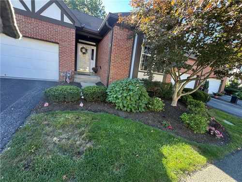 404 Kingsberry Cir, Mt. Lebanon, PA, 15234 | Card Image