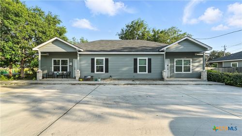 913-911 E Seideman St, Seguin, TX, 78155-2824 | Card Image