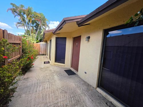 401 Springdale Cir, Palm Springs, FL, 33461-1529 | Card Image