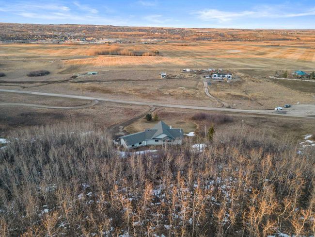 32087 393 Avenue E, Home with 3 bedrooms, 3 bathrooms and 10 parking in Rural Foothills County AB | Image 45