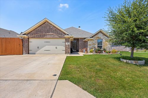 134 Donna Cir, Granbury, TX, 76049-7492 | Card Image