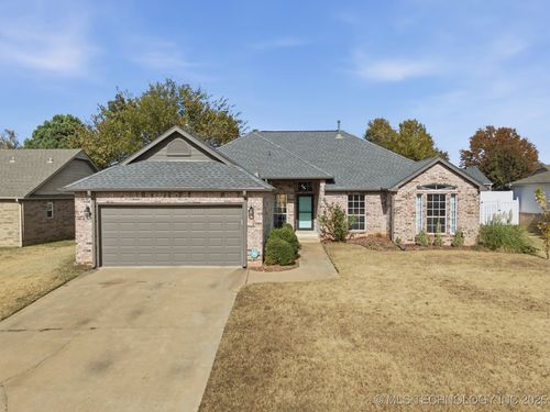8208 Madison St, Broken Arrow, OK, 74014-7400 | Card Image