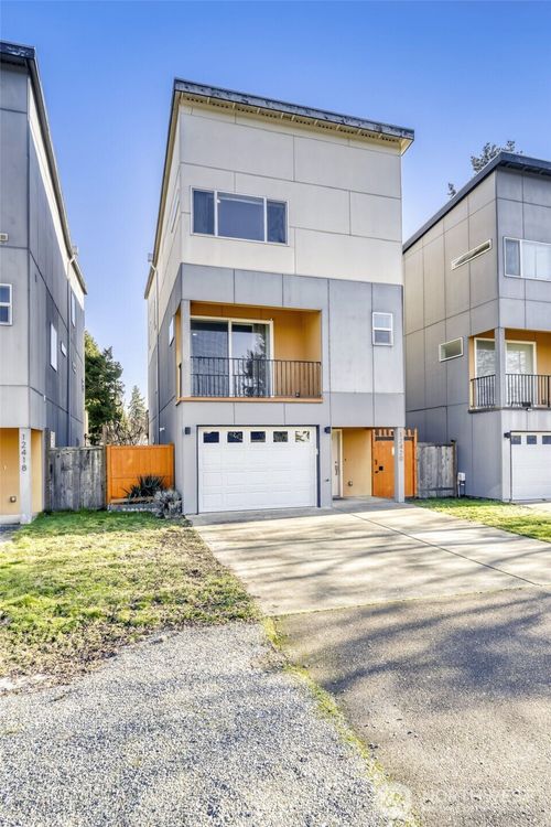 12420 2nd Place Sw, Seattle, WA, 98146 | Card Image