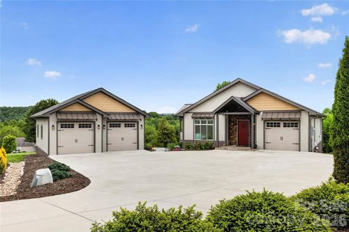 141 Round Top Cir, Mills River, NC, 28759-8606 | Card Image