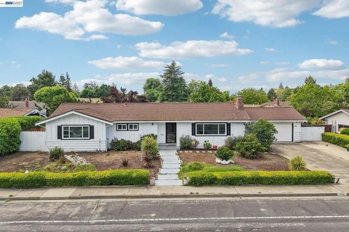 1691 Clayton Way, Concord, CA, 94519-1946 | Card Image