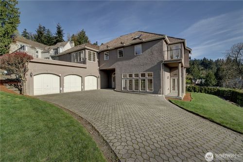 8479 Ne Woodland Cove Drive, Kirkland, WA, 98034 | Card Image