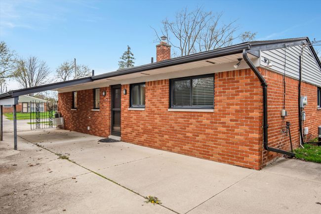 31810 Briar Ln, House other with 3 bedrooms, 2 bathrooms and null parking in Saint Clair Shores MI | Image 18
