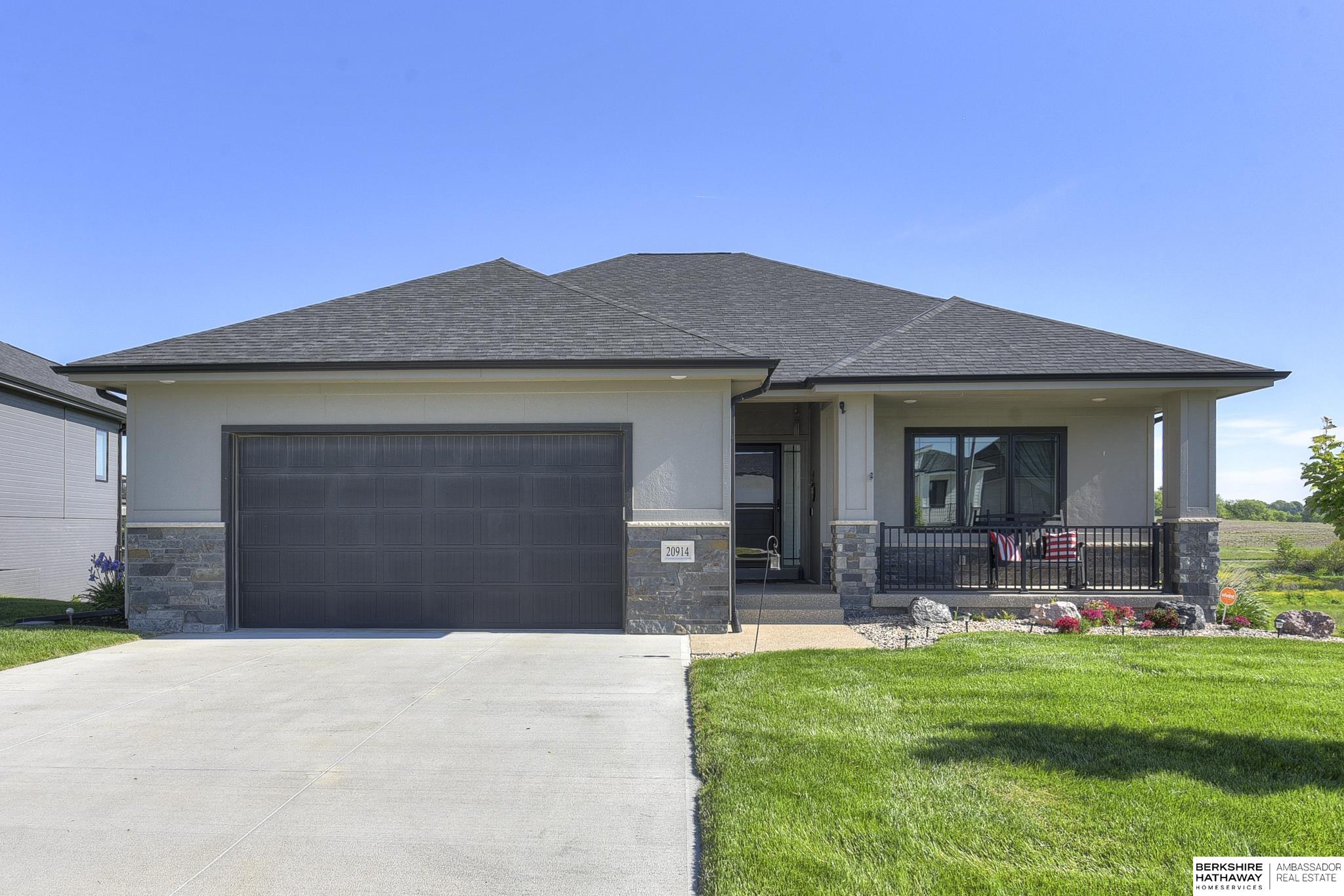 Sandstone Ln, Gretna, NE 68028