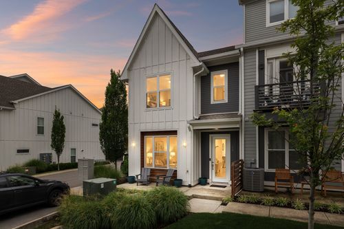 28-700 James Ave, Nashville, TN, 37209-1296 | Card Image