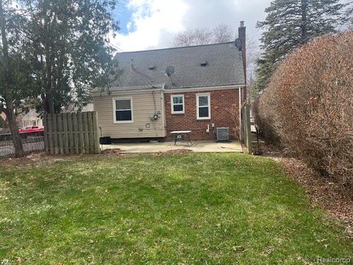 3102 N Altadena Ave, Royal Oak, MI, 48073-3517 | Card Image