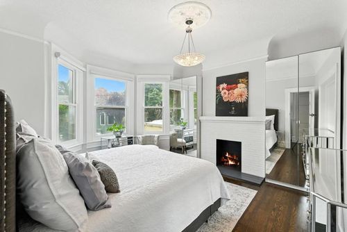 884 York St, San Francisco, CA, 94110-2843 | Card Image