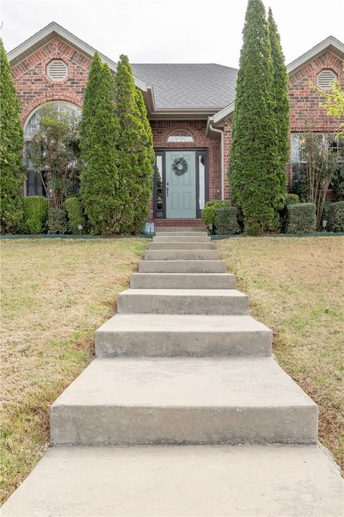 2001 Quinlan Ave, Lowell, AR, 72745-8049 | Card Image