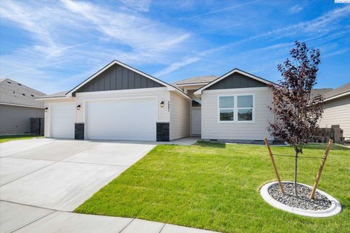 7221 W 29th Pl, Kennewick, WA, 99338-5665 | Card Image
