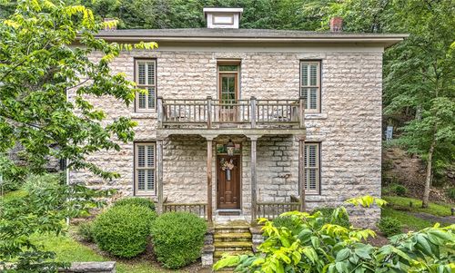 32 Armstrong St, Eureka Springs, AR, 72632-3608 | Card Image