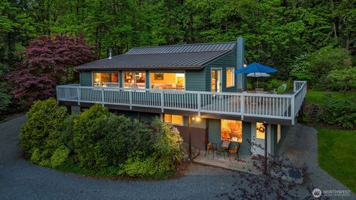 10408 238th Way Se, Issaquah, WA, 98027-4816 | Card Image