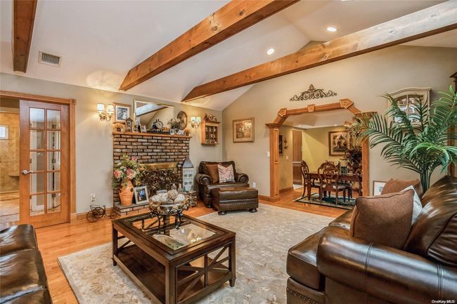 821 Peconic St, House other with 3 bedrooms, 2 bathrooms and null parking in Ronkonkoma NY | Image 9