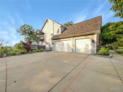 596 Eagle Manor Ln, Chesterfield, MO, 63017-2690 | Card Image