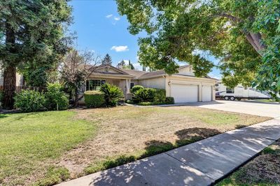 1678 Trebbiano Street, House other with 3 bedrooms, 2 bathrooms and null parking in Tulare CA | Image 3