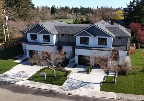 1-3513 Henderson Rd, Victoria, BC, V8P5B2 | Card Image