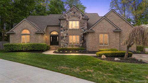 17840 Christine Blvd, Clinton Township, MI, 48038-2129 | Card Image