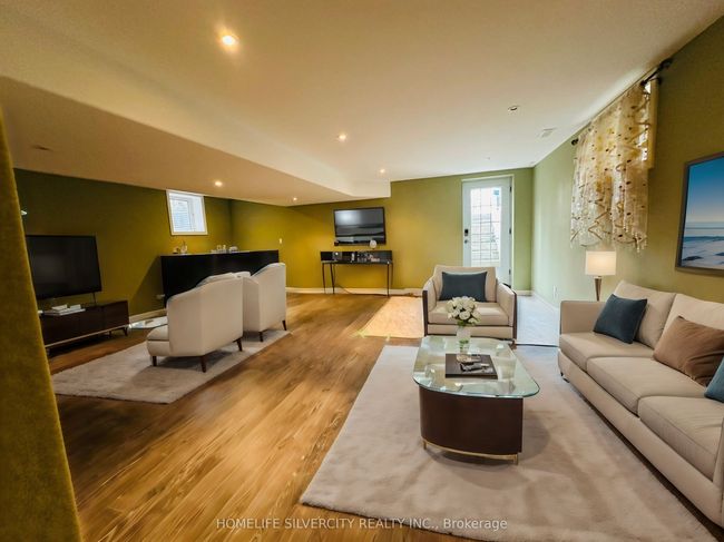8596 Milomir St, House other with 4 bedrooms, 4 bathrooms and 4 parking in Niagara Falls ON | Image 8