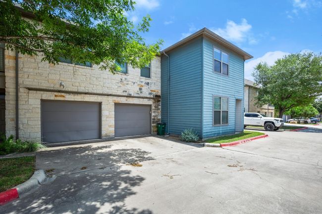 APT-1103 - 1201 Grove Blvd, Condo with 2 bedrooms, 3 bathrooms and 2 parking in Austin TX | Image 4
