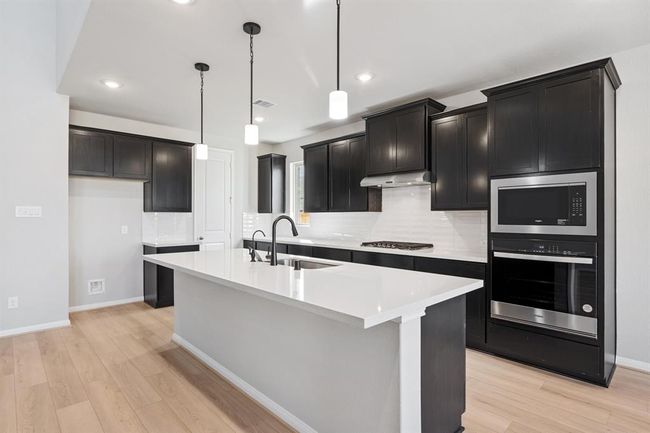 21950 Frosted Elfin Dr, House other with 5 bedrooms, 3 bathrooms and 3 parking in Cypress TX | Image 4
